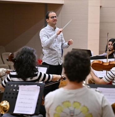 Londra Oda Orkestrası'nın Cumhuriyet'in 100. yılı konserini Türk şef yönetecek 5 Londra Oda Orkestrası'nın Cumhuriyet'in 100. yılı konserini Türk şef yönetecek