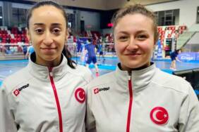 Milli-badmintoncular-Bengisu-ile-Nazlıcan,-Hollanda'da-bronz-madalya-kazandı