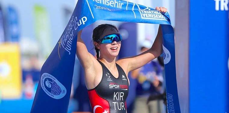 Milli triatlet Selinay Tuğçe Kır, Avrupa Triatlon Kupası’nda altın madalya kazandı
