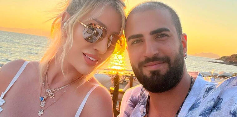 Seda Sayan ve eşi Çağlar Ökten hastaneye kaldırıldı: “Sarılmayın kimseyi öpmeyin”