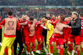 Türkiye'nin EURO 2024 biletini alması İtalyan basınında: Montella'nın Liderliği: Türkiye, EURO 2024'e Yolculuk Başlıyor! 7 Türkiye'nin-EURO-2024-biletini-alması-İtalyan-basınında--Montella'nın-Liderliği--Türkiye,-EURO-2024'e-Yolculuk-Başlıyor!