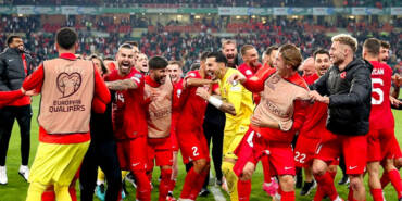 Türkiye'nin-EURO-2024-biletini-alması-İtalyan-basınında--Montella'nın-Liderliği--Türkiye,-EURO-2024'e-Yolculuk-Başlıyor!