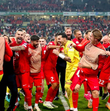 Türkiye'nin-EURO-2024-biletini-alması-İtalyan-basınında--Montella'nın-Liderliği--Türkiye,-EURO-2024'e-Yolculuk-Başlıyor!