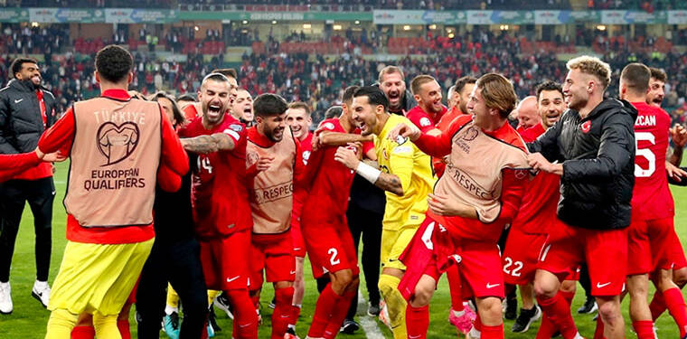 Türkiye’nin EURO 2024 biletini alması İtalyan basınında: Montella’nın Liderliği: Türkiye, EURO 2024’e Yolculuk Başlıyor!