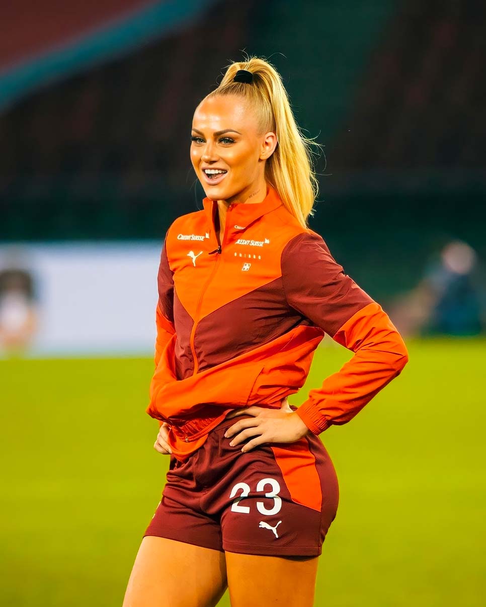 Ünlü kadın futbolcu Alisha Lehmann'dan "ahlaksız teklif" itirafı: "Bir gece için 100 bin..."