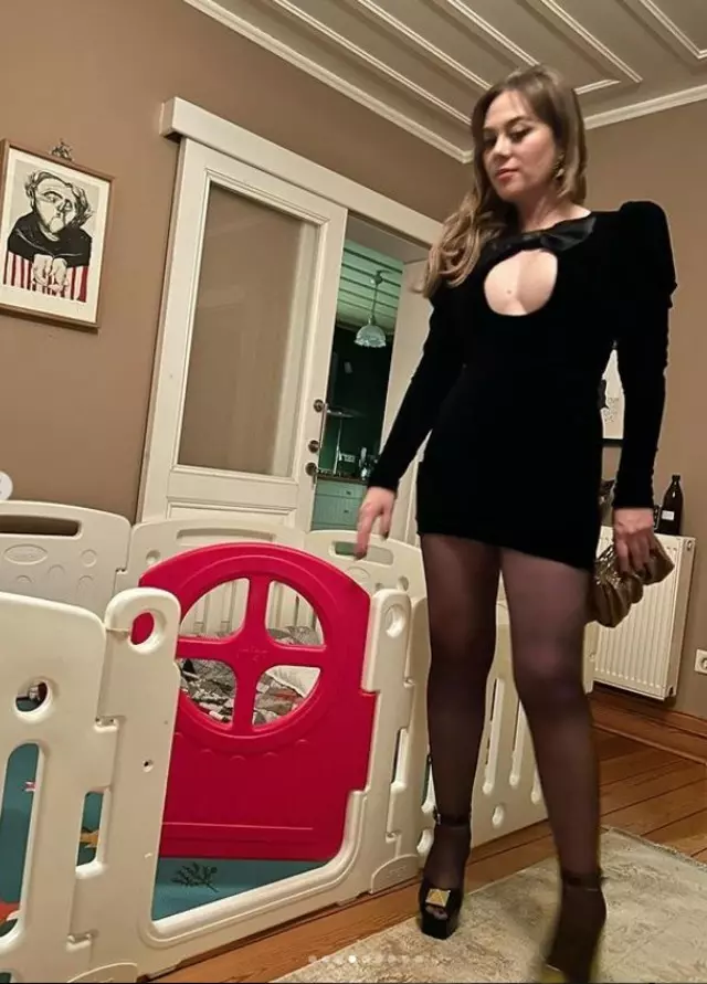 Demet Evgar'ın bebeğinin oyuncaklarıyla pozları eleştirildi! Athena Gökhan'dan olay yorum