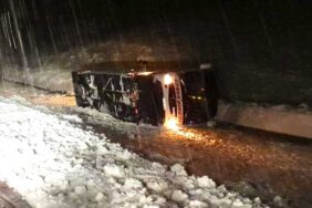 Bingöl'de-2-yolcu-otobüsü-devrildi,-22-kişi-yaralandı