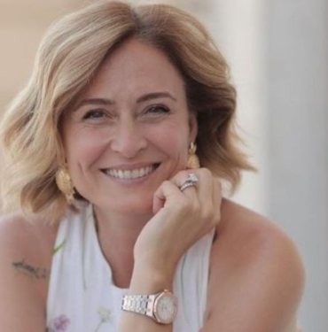 Ceyda Düvenci yeni aşkı Güçlü Mete'nin eski karısı Ebru Cündübeyoğlu ile arkadaşmış... 5 Ceyda Düvenci'nin babası bakın kim çıktı! Meğer hepimiz tanıyormuşuz