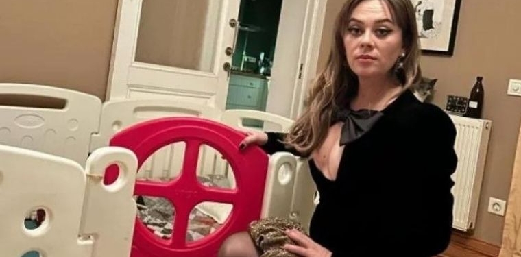 Demet Evgar’ın bebeğinin oyuncaklarıyla pozları eleştirildi! Athena Gökhan’dan olay yorum