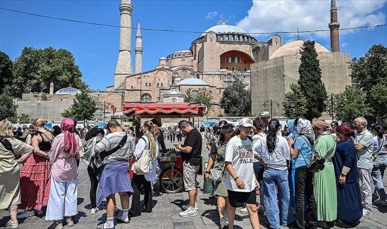 İstanbul'un yılın 9 ayında ağırladığı yabancı ziyaretçi sayısı 13 milyonu geçti
