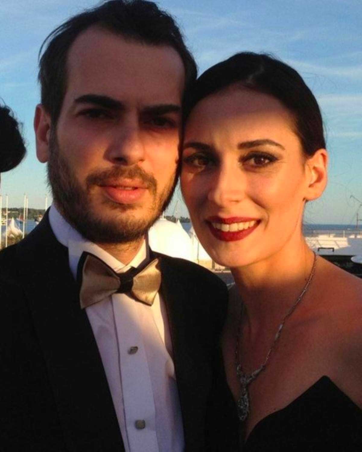 Melisa Sözen saçlarını kısacık kesti... Yeni tarzı sevenlerini ikiye böldü! 3 Melisa Sözen saçlarını kısacık kesti... Yeni tarzı sevenlerini ikiye böldü!