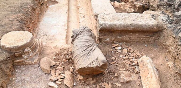 Mersin’deki Anemurium Antik Kenti’nde kadın heykeli bulundu