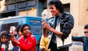 Michael Jackson'un ikonik deri ceketi rekor fiyata satıldı