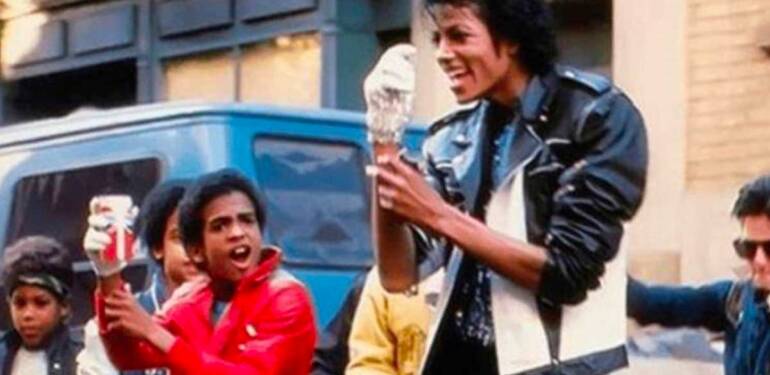 Michael Jackson’un ikonik deri ceketi rekor fiyata satıldı