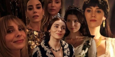 Muhteşem Yüzyıl'in yıldızları bir araya geldi! O kareye yorum yağdı