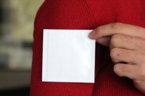 "Nikotin bandını sol göğsünüze değil, sağ omzunuza yapıştırın" önerisi 1 Nikotin bandını sol göğsünüze değil, sağ omzunuza yapıştırın önerisi