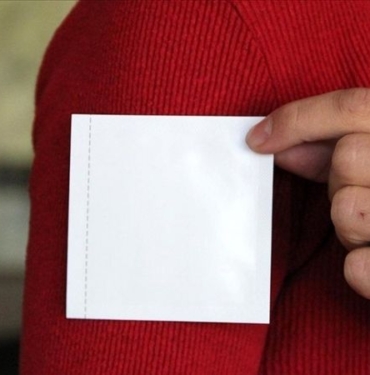 "Nikotin bandını sol göğsünüze değil, sağ omzunuza yapıştırın" önerisi 4 Nikotin bandını sol göğsünüze değil, sağ omzunuza yapıştırın önerisi