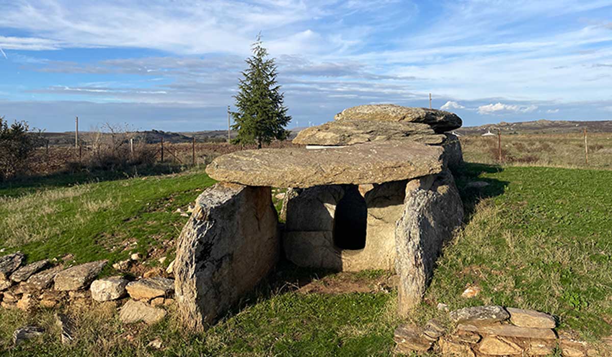 Traklar'dan miras dolmenlerin korunması talebi