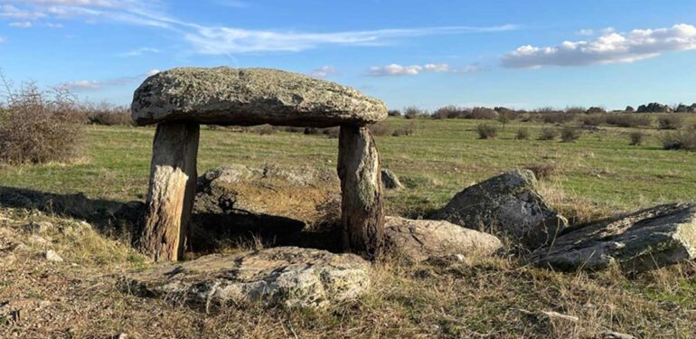 Traklar’dan miras dolmenlerin korunması talebi