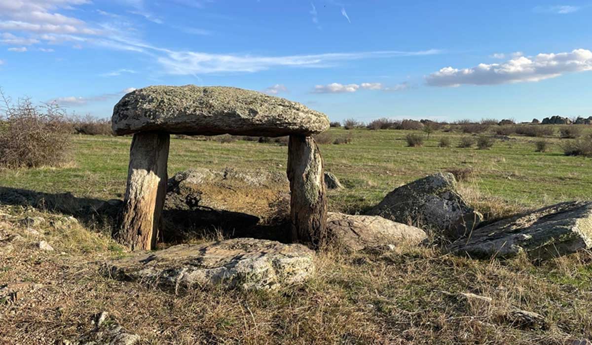 Traklar'dan miras dolmenlerin korunması talebi