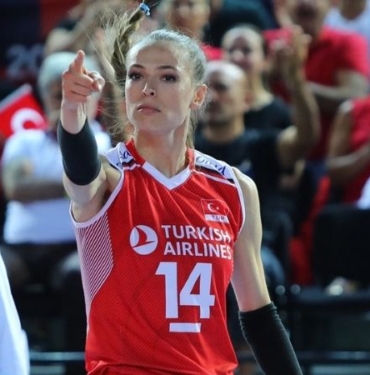 Makyajı, saçı ve stiliyle sosyal medyayı salladı! Eda Erdem'in paylaşımı olay... 10 eda erdem