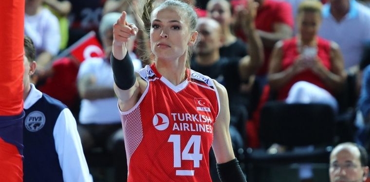 Makyajı, saçı ve stiliyle sosyal medyayı salladı! Eda Erdem’in paylaşımı olay…