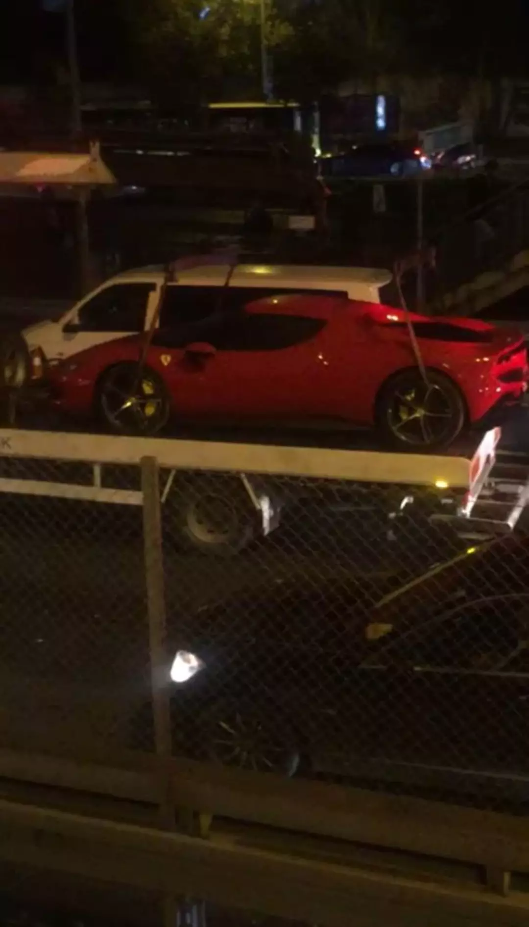 Trafikteki konvoyu görenler şaşırdı! Dilan ve Engin Polat'ın lüks araçları 'günlük otopark ücreti' nedeniyle TMSF'ye çekildi!