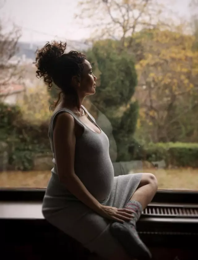 Anne olmak için gün sayıyor! Songül Öden'den karnı burnunda poz