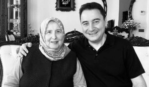 Ali Babacan'ın annesi Güneri Babacan yaşamını yitirdi