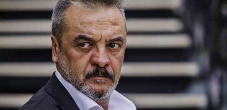 Ünlü oyuncu Mesut Akusta ölümden döndüğünü anları anlattı: ‘Hocam yumruk attı’