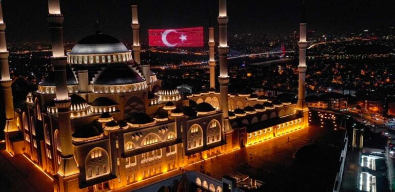 Şehitler için sabah namazında tüm camilerde dua edilecek