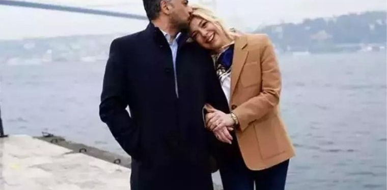 ‘Yalı Çapkını’nın Orhan’ı Emre Altuğ ve Gözde Kansu törene el ele gelince… Sosyal medyayı sallayan görüntü