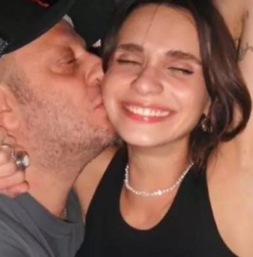 Yaş farkı çok konuşulmuştu! Serkan Keskin ve Meriç Aral evleniyor! Ev tutuldu... 10 Yaş farkı çok konuşulmuştu! Leyla İle Mecnun'un İsmail Abi'si Serkan Keskin ve Meriç Aral evleniyor! Ev tutuldu...