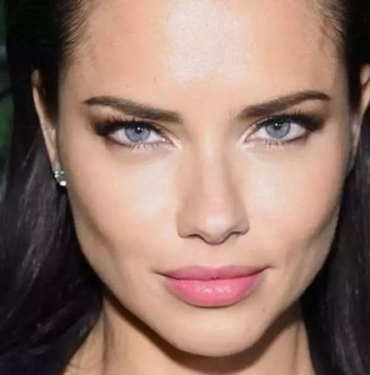 Yüzündeki değişimle gündem olmuştu! Adriana Lima bu sefer hafif makyajla dikkat çekti 3 adriana lima