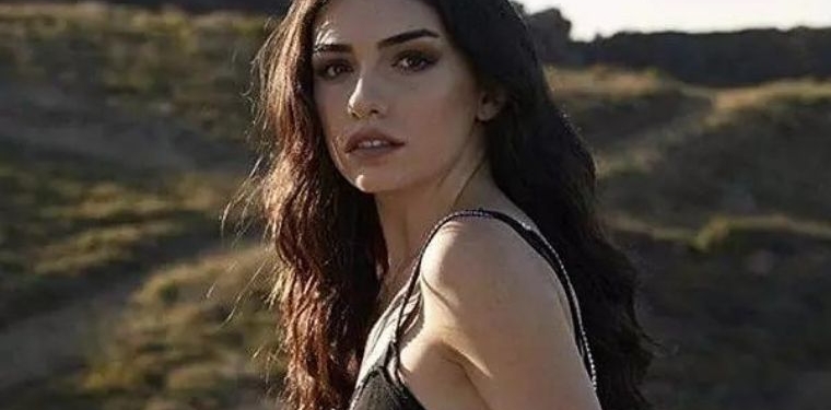 Hazar Ergüçlü Onur Ünlü'den sonra aşk arayışında... Bir aşk bitti başka bir aşk başladı! Farah Zeynep Abdullah'ın eski sevgilisiyle... 6 hazar ergüçlü