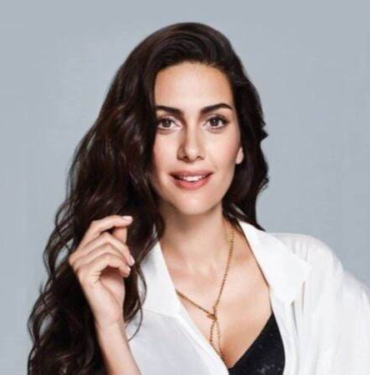 Tepki çekmişti: Bergüzar Korel’den Kuran paylaşımı açıklaması 8 kapak_112328