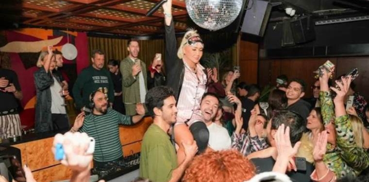Yonca Evcimik’in pijama partisindeki fotoğraflar gündem oldu