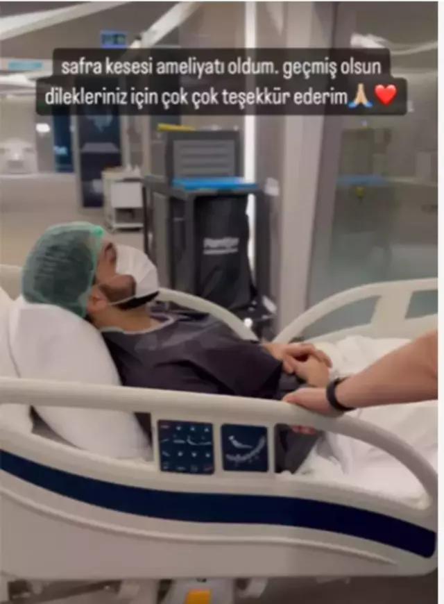 Ünlü şarkıcı Sefo ameliyat oldu! Sosyal medyadan sağlık durumuyla ilgili bilgi verdi: 'Sünnet oldum...' 3 Ünlü şarkıcı Sefo ameliyat oldu! Sosyal medyadan sağlık durumuyla ilgili bilgi verdi: 'Sünnet oldum...'