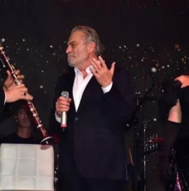 Aşkın Nur Yengi ile Haluk Bilginer yeni yıla birlikte girdi: Kızları Nazlı'nın son hali dikkat çekti... 2 Aşkın Nur Yengi ve Haluk Bilginer yeni yıla birlikte girdi Kızları Nazlı'nın son hali dikkat çekti...