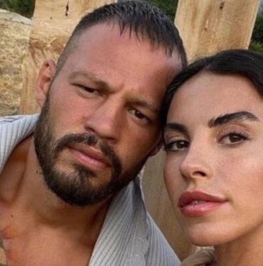 Avatar Atakan boks dersi verdiği karısını tek yumrukla yere serdi! Karısının tepkisi çok konuşuldu