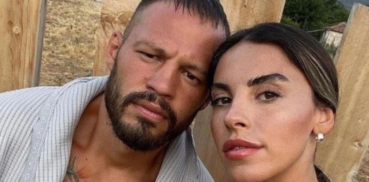 Avatar Atakan boks dersi verdiği karısını tek yumrukla yere serdi! Karısının tepkisi çok konuşuldu