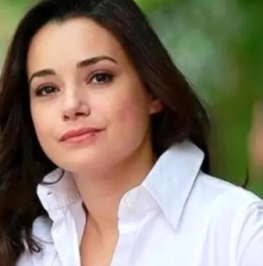 Kızıl Goncalar'ın güzeli Özgü Namal aşk orucunu onunla bozmuştu! 'Hoşça kal iki gözüm' sözleri olay oldu 2 Kızıl Goncalar'ın güzeli Özgü Namal aşk orucunu onunla bozmuştu! 'Hoşça kal iki gözüm' sözleri olay oldu
