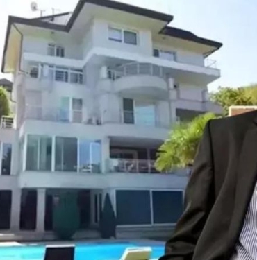 Şarkıcı Ferman Toprak'la ilgili darp iddiası! Lüks villasının tadilatını yapan işçiler şikayetçi oldu: Canımızı zor kurtardık 7 Şarkıcı Ferman Toprak'la ilgili darp iddiası! Lüks villasının tadilatını yapan işçiler şikayetçi oldu Canımızı zor kurtardık