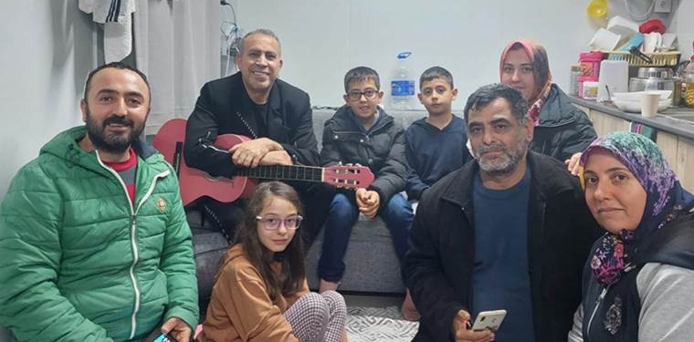 Haluk Levent yeni yıla Hatay’da konteyner kentte girdi