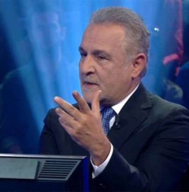 Yolda görenler gözlerine inanamadı! Herkes onu Kenan Işık sandı ama gerçek çok başka çıktı! O kişi meğer... 7 kapak_181745