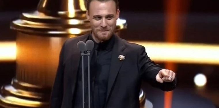 Kerem Bürsin’den ‘It’s okay’ açıklaması