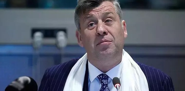 Şarkıcı Metin Şentürk ayağını çatladığını duyurdu 1 metin şentürk
