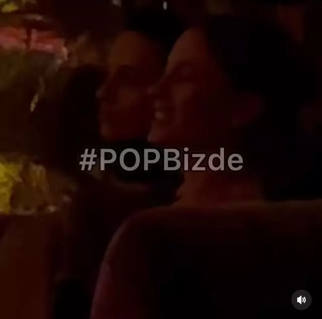 Aşkları kısa sürdüğü iddia edilmişti! Serenay Sarıkaya Mert Demir'in konserinde görüntülendi! Şarkılarına böyle eşlik etti