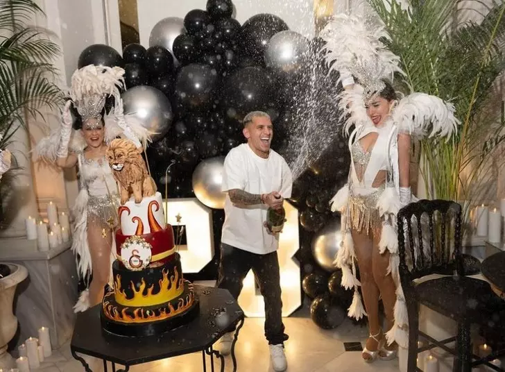 Torreira yeni yaşını güzel dansçılarla kutladı! Devrim Özkan yorumları gecikmedi