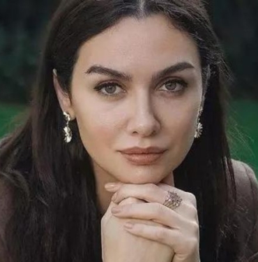 Birce Akalay ve Hakan Kurtaş sevgili oldu! 'El ele film izlediler' iddiası 2 birce akalay